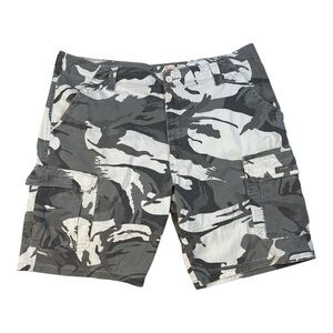 Wrangler Relaxed Fit Camo Cargo Shorts Men’s Size 40 Gray Camouflage Utility